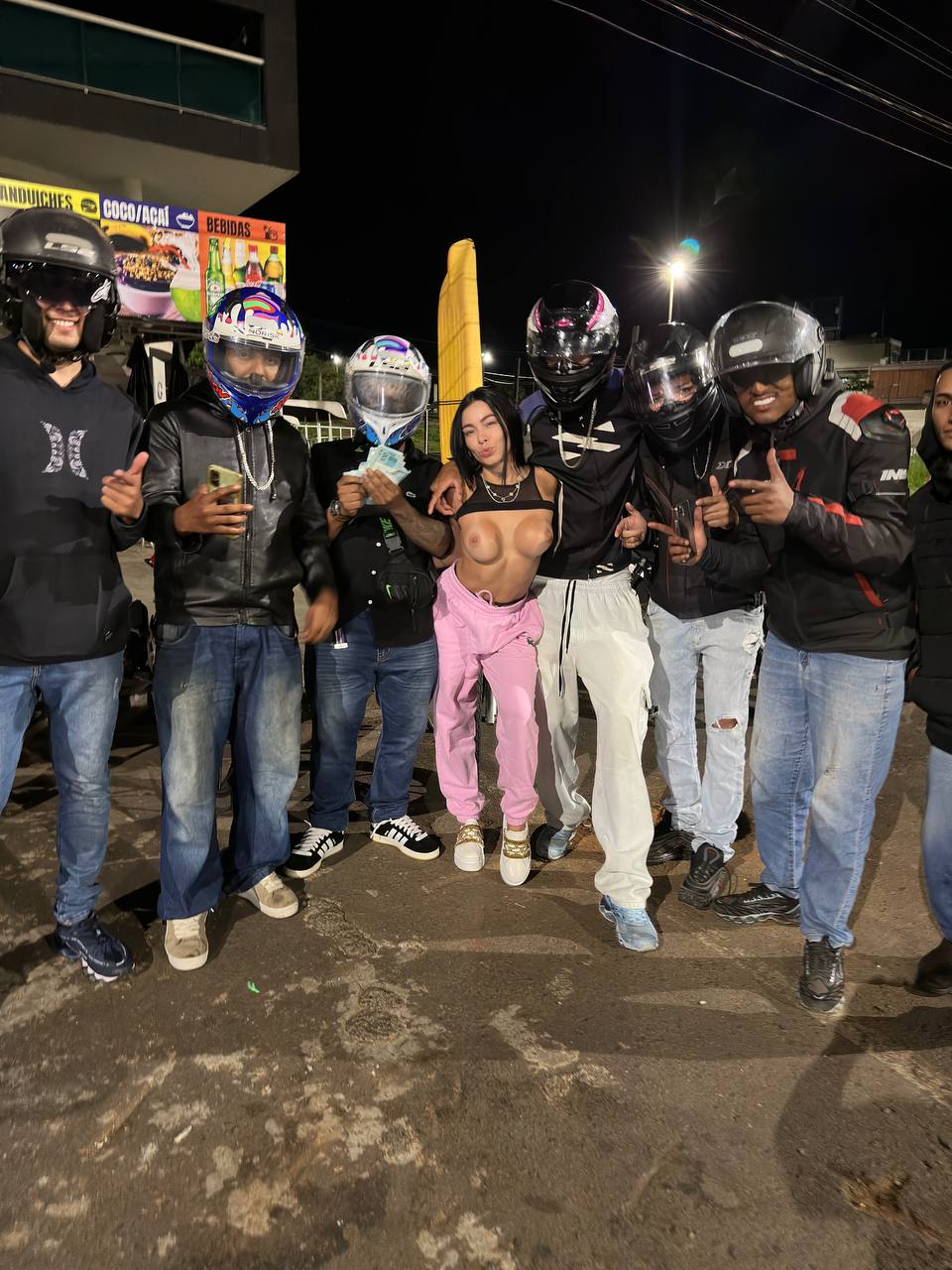 XGISA CASADA SE DELICIANDO COM AMANTES